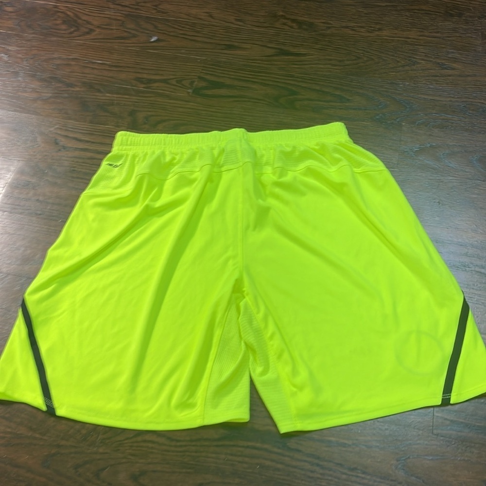 New balance, dry shorts size L - Picture 5 of 6